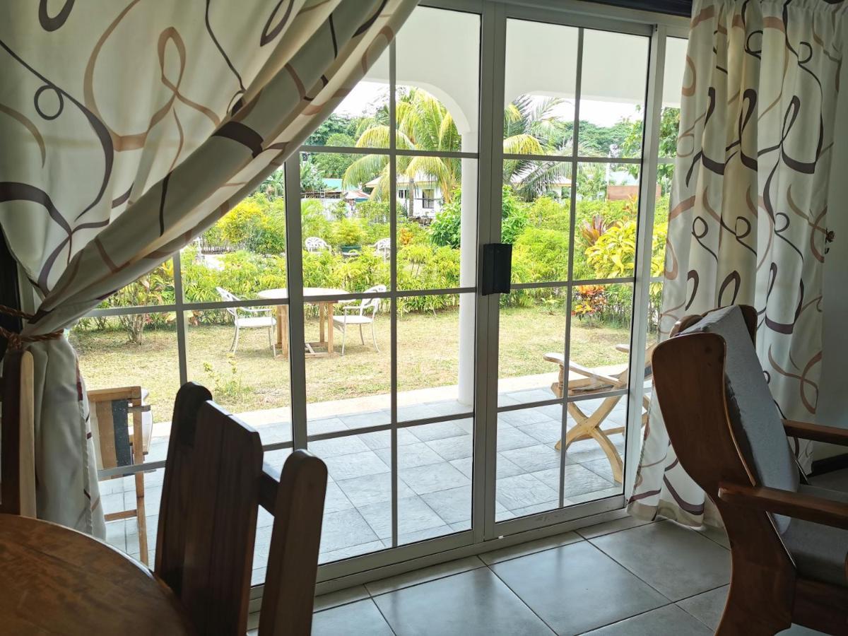 CHEZ MARVA Grande Villa COCO 3 à 12 personnes La Digue Exterior foto